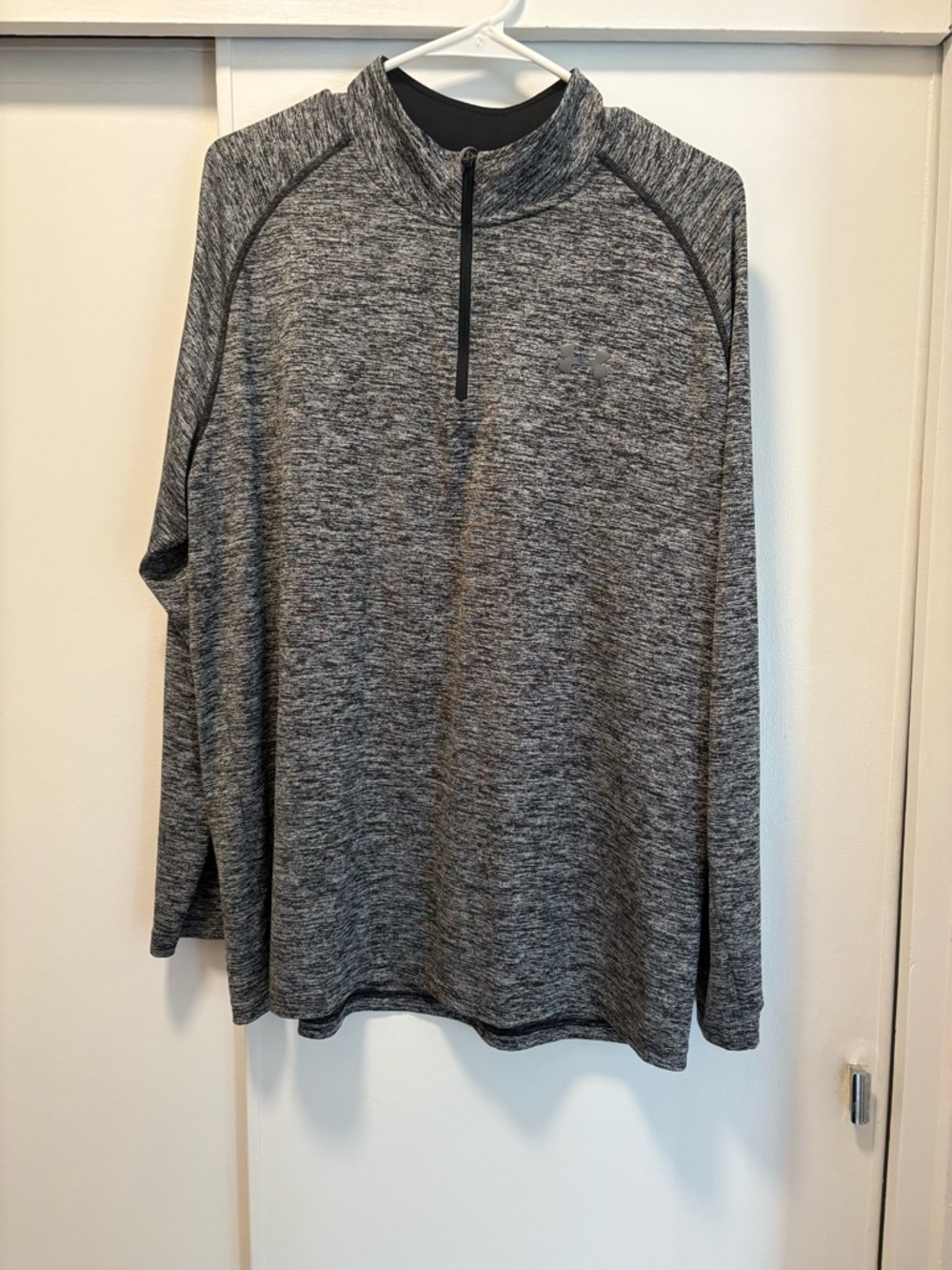 Under Armour Quarter Zip Men’s XL Black & Gray Trending Athletic Pullover